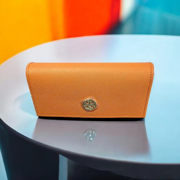 Tory Burch textured Saffiano Leather sunglass / eyeglass case - Picture 9 of 9